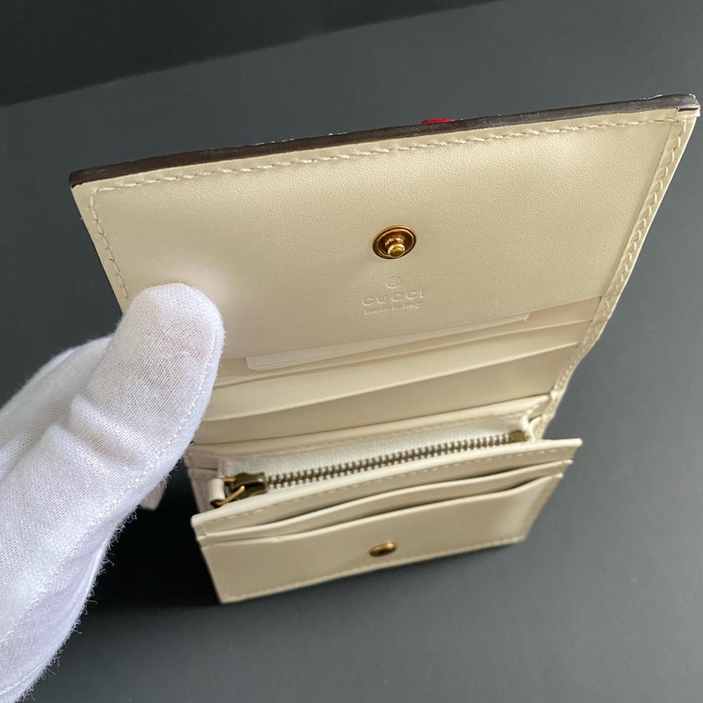 🎉HP🎉Gucci Wallet - Picture 5 of 12